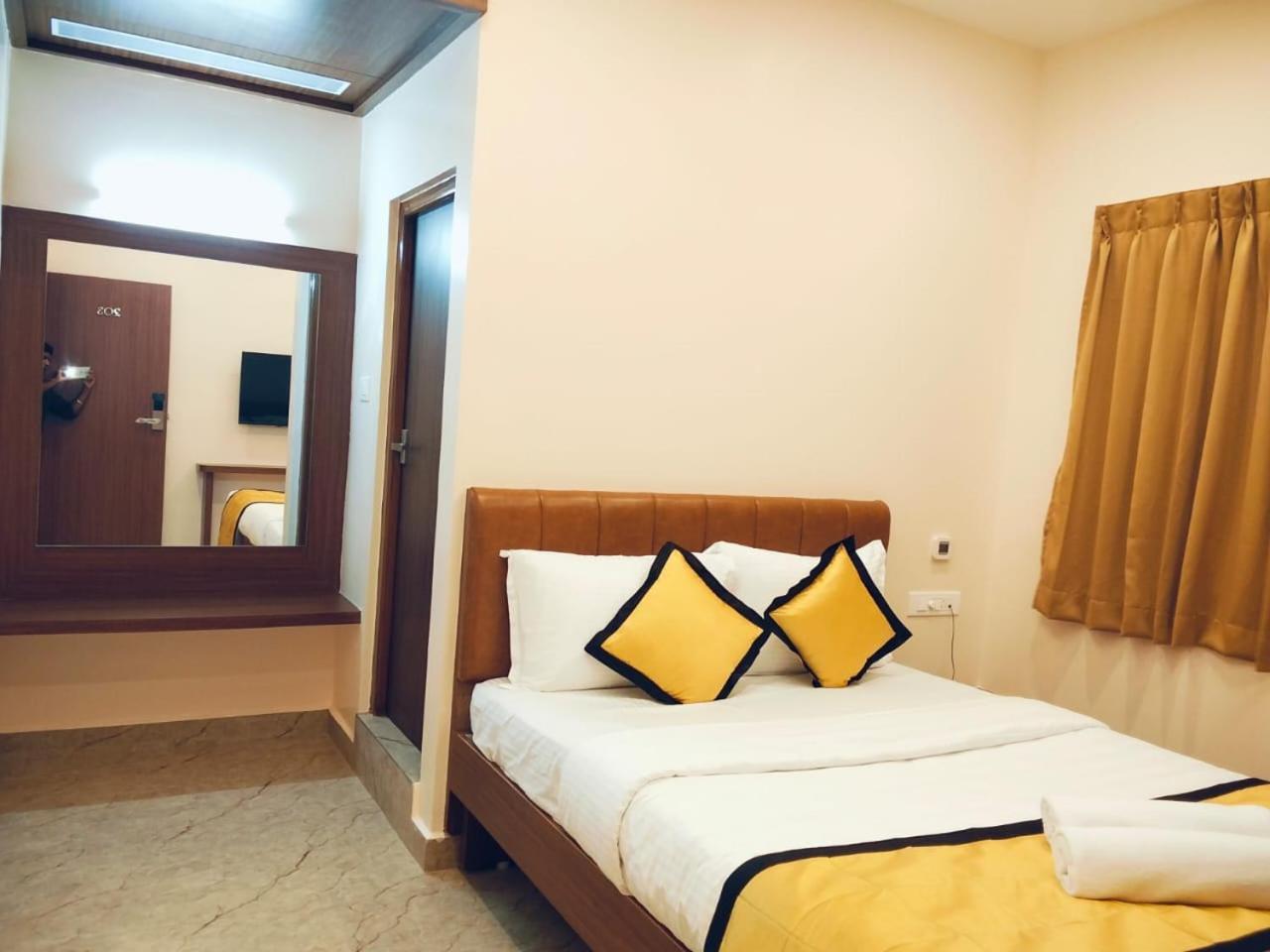 Uj Pallazzio - Business Class Luxury Hotel Tiruvannámalaj Kültér fotó
