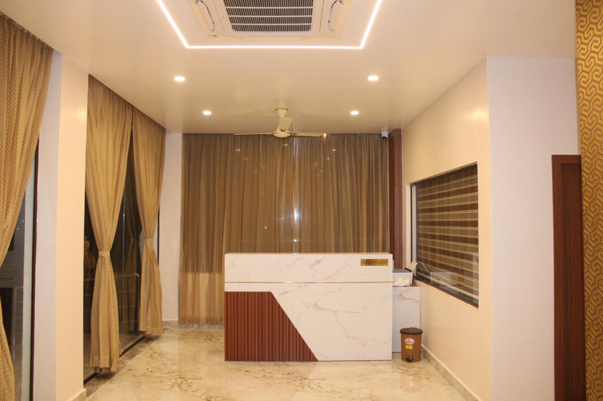 Uj Pallazzio - Business Class Luxury Hotel Tiruvannámalaj Kültér fotó