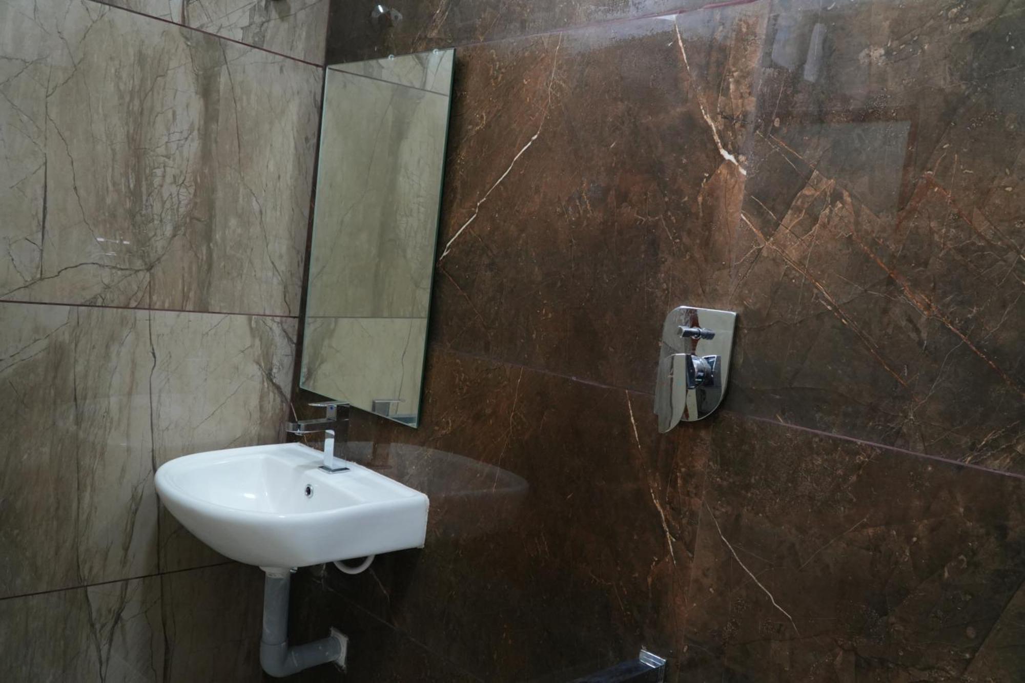 Uj Pallazzio - Business Class Luxury Hotel Tiruvannámalaj Kültér fotó