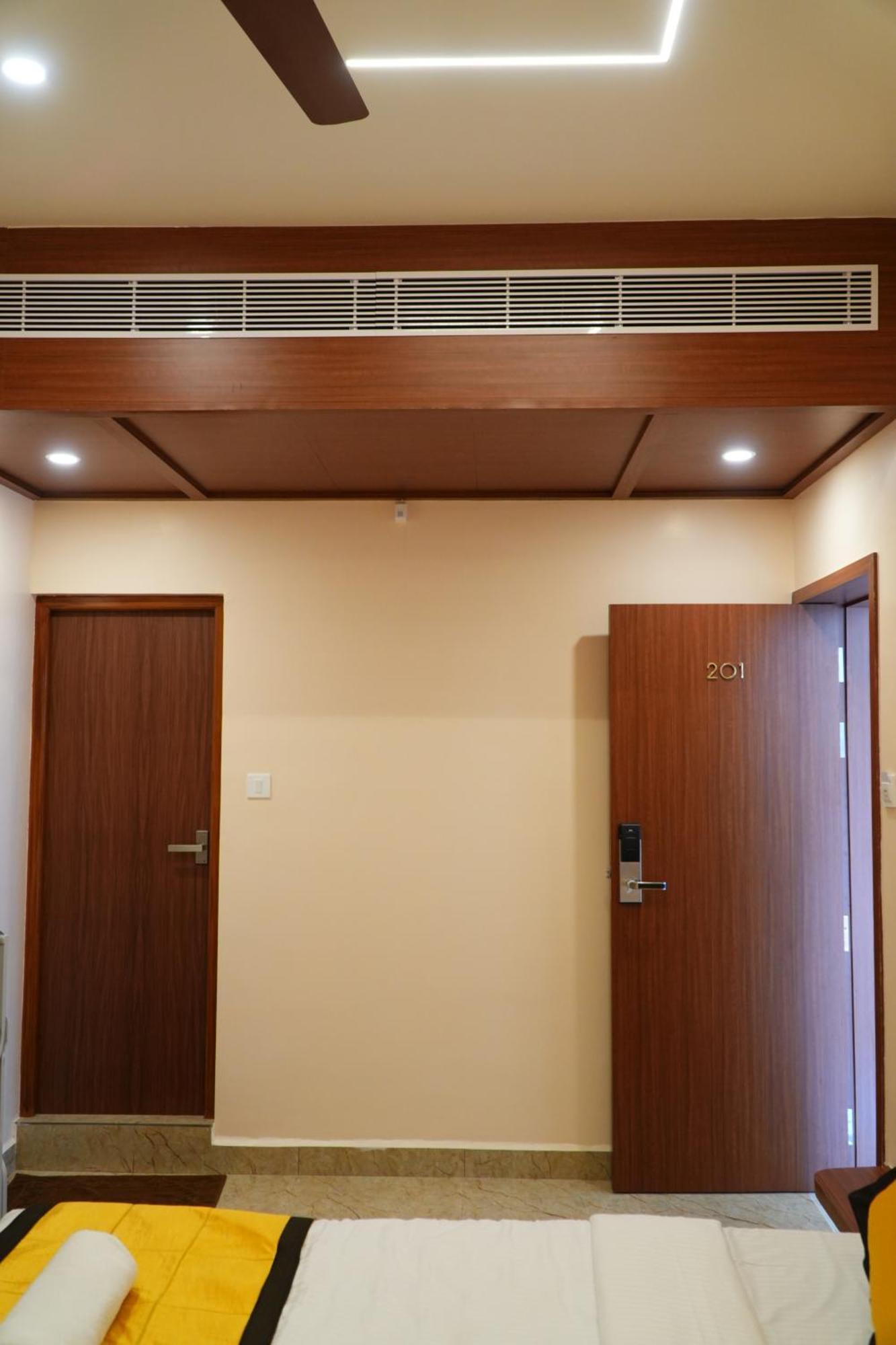 Uj Pallazzio - Business Class Luxury Hotel Tiruvannámalaj Kültér fotó