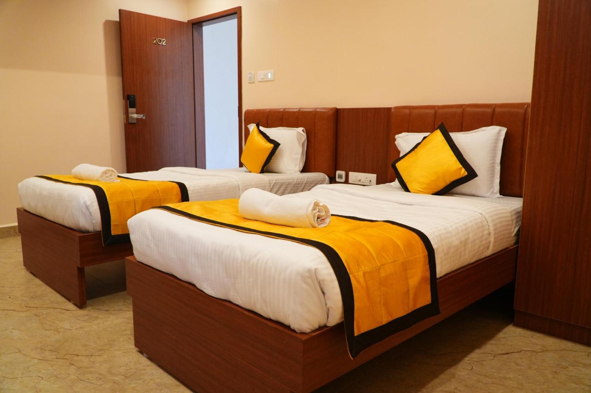 Uj Pallazzio - Business Class Luxury Hotel Tiruvannámalaj Kültér fotó