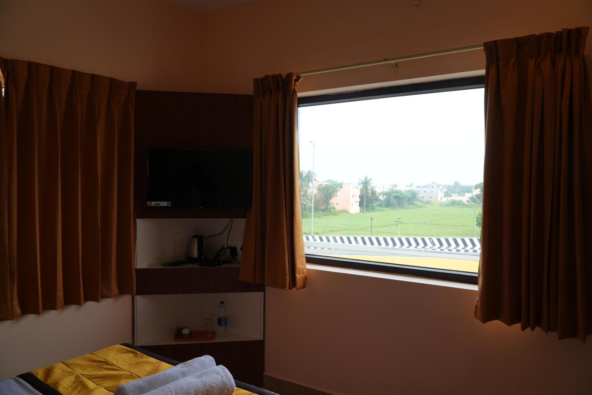 Uj Pallazzio - Business Class Luxury Hotel Tiruvannámalaj Kültér fotó