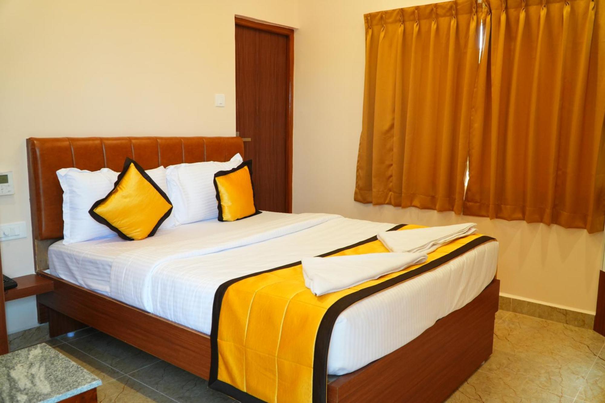 Uj Pallazzio - Business Class Luxury Hotel Tiruvannámalaj Kültér fotó